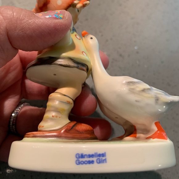 Goose Girl-Lisette by Hummel, Goebel Germany. - Picture 4 of 6